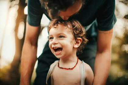 Papa mit Kind