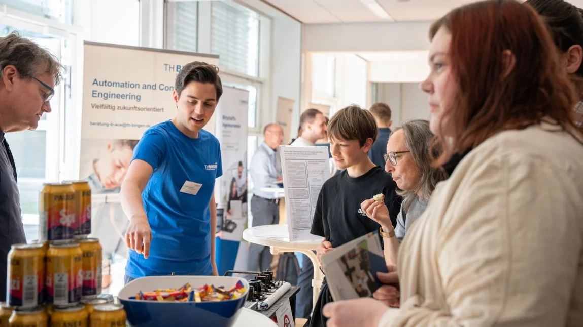 Hochschulinfotag 2025 Beratung am Stand