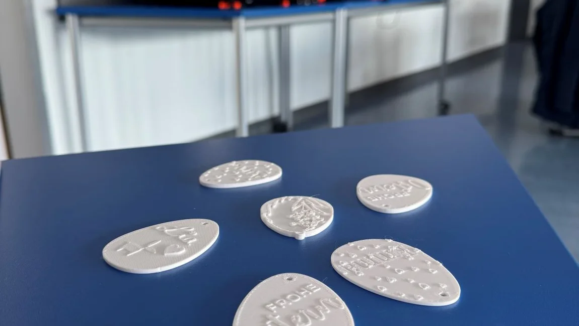 Ostergrüße aus dem 3D-Drucker Ostereier, die mit einem 3D-Drucker erstellt wurden im Rahmen eines MINTplus-Workshops an der TH Bingen